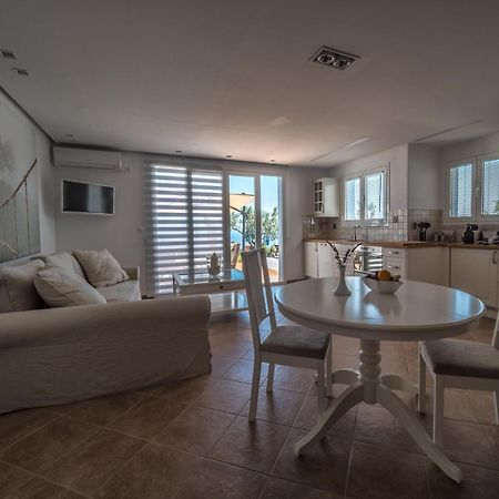 The Infinity 180 Luxury Suites Milia المظهر الخارجي الصورة