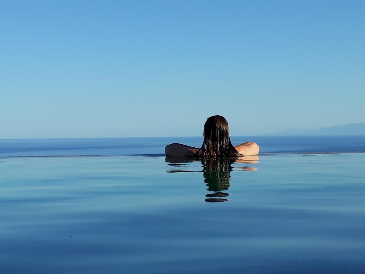 The Infinity 180 Luxury Suites Milia المظهر الخارجي الصورة