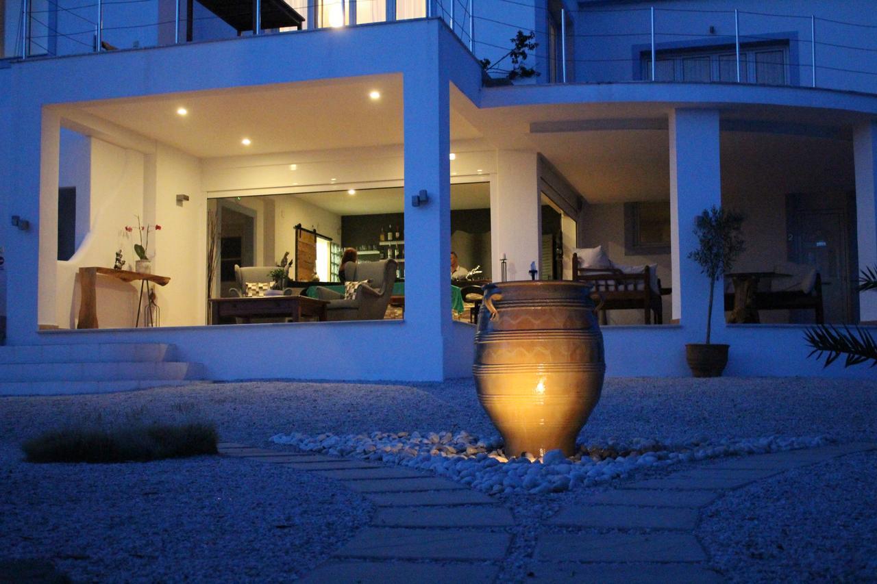 The Infinity 180 Luxury Suites Milia المظهر الخارجي الصورة
