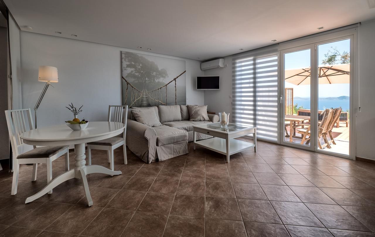 The Infinity 180 Luxury Suites Milia المظهر الخارجي الصورة